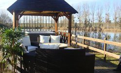 Jaccuzi extérieur positionné sur terrasse