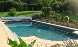 PIscine de 10 x 5 m avec Liner gris anthracite, escalier roman et volet automatique hors sol