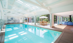 Piscine 14 m x 5 m carrelée tout équipée