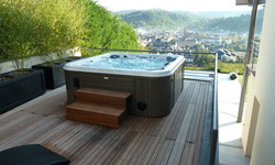 Spa 6 places avec vue dominante sur la campagne