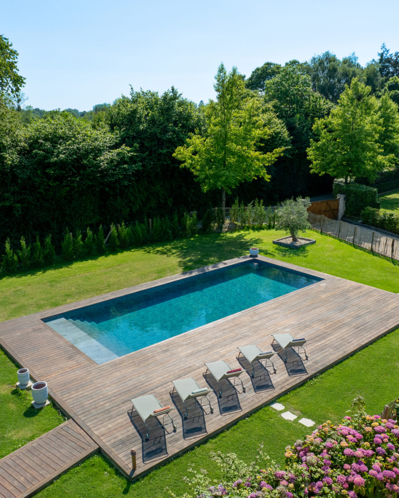 Piscine extérieure avec une profondeur de 1,50m avec un liner Ardoise - Réalisation Delalande Piscines & Spas