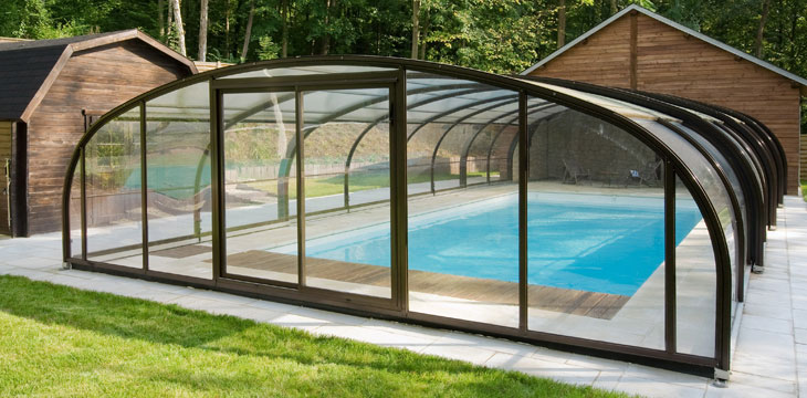 Abris de piscine à Deauville : protégez votre bassin avec élégance