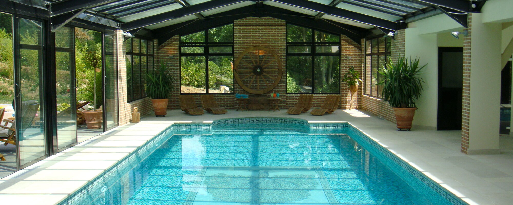Piscine intérieure : offrez-vous un espace de baignade toute l’année