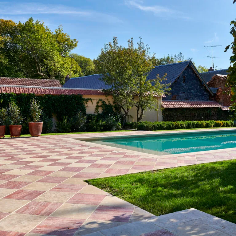 Rénovation de piscines : modernisez et restaurez votre bassin