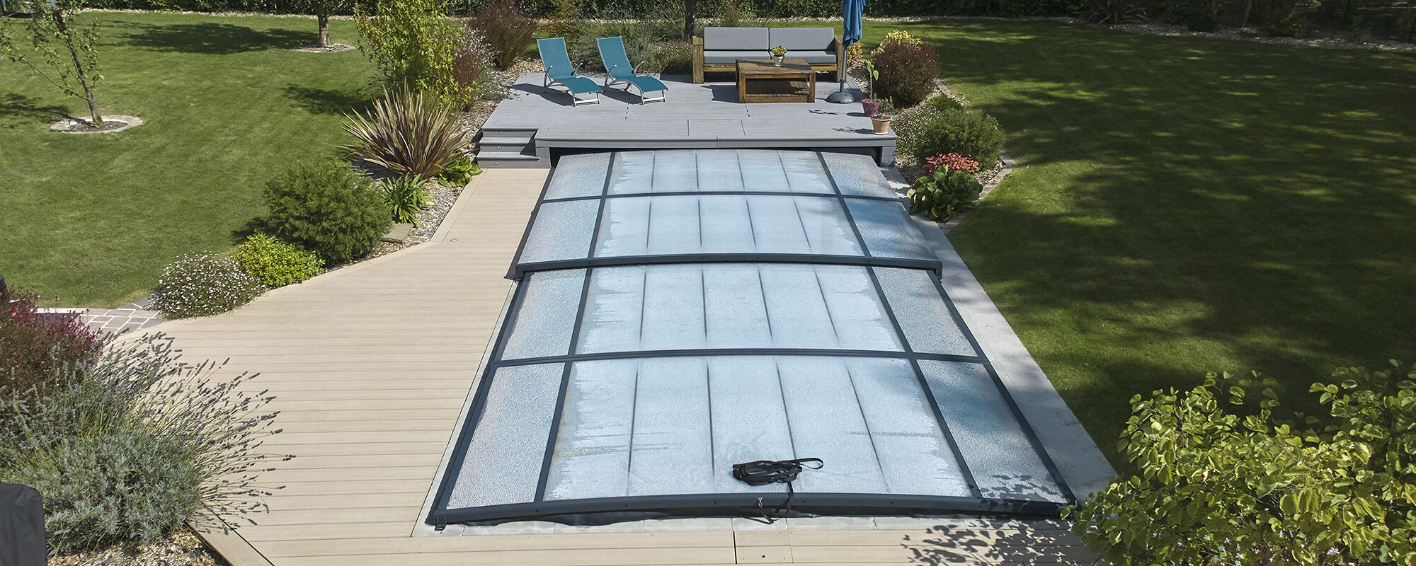 Abri piscine extra-plat : alliez design, sécurité et qualité pour votre piscine
