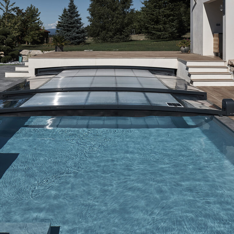 Sécurité piscine : Des équipements essentiels pour une baignade en toute sérénité
