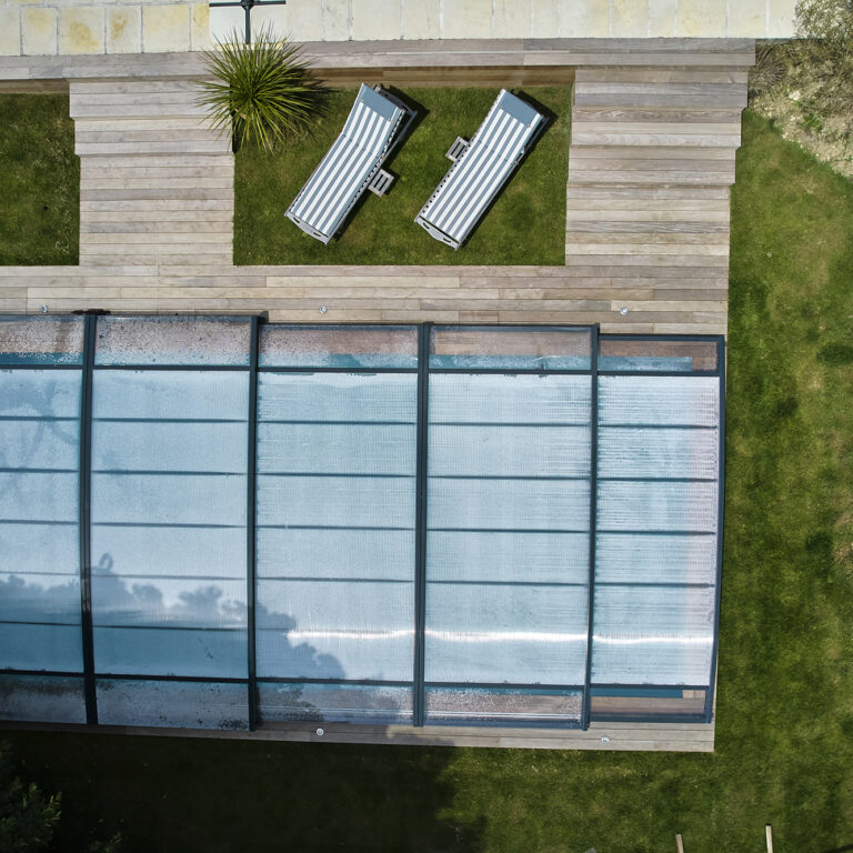 Devis abri de piscine à Deauville. Sécurité et confort sur mesure