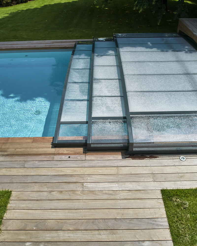 Piscine extérieure avec abri plat et terrasse Concept Outdoor EAP