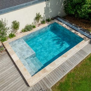 Piscine extérieure PVC armé imitation carrelage de 6,00 x 3,00m - Réalisation Delalande Piscines & Spas