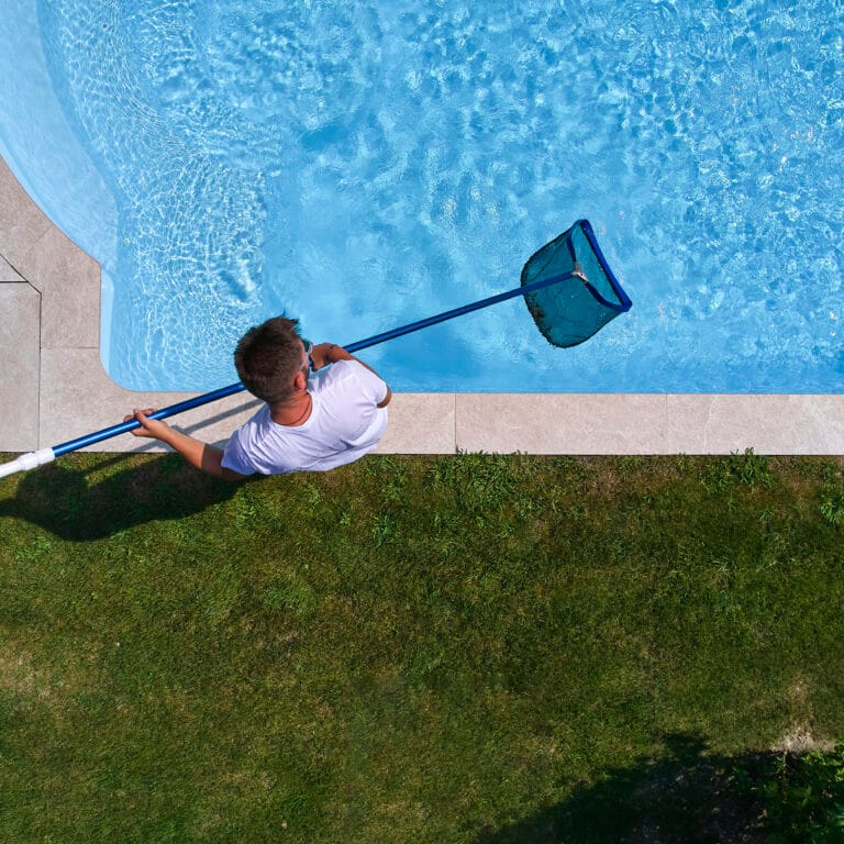 Maintenance de piscine : service essentiel pour un bassin durable