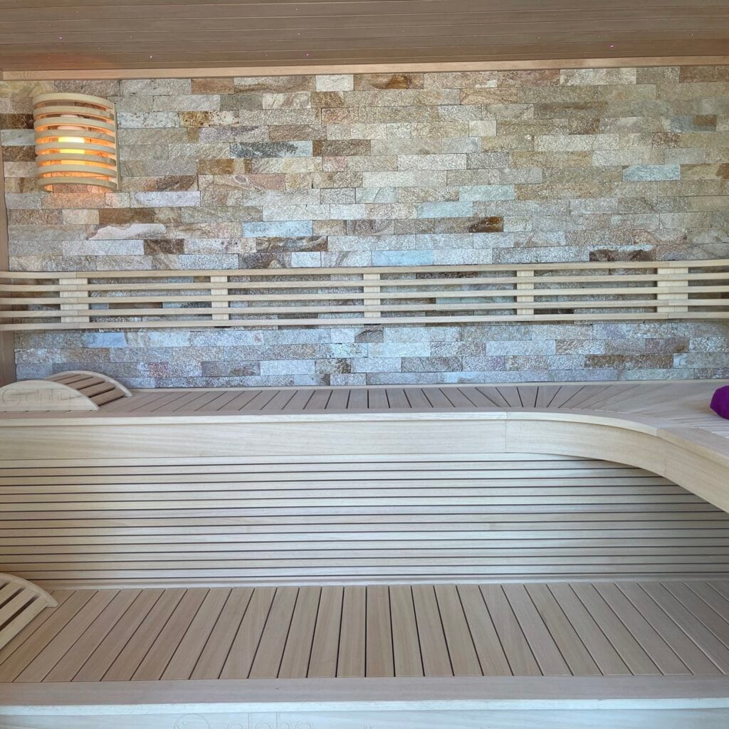 Intérieur d'un sauna traditionnel