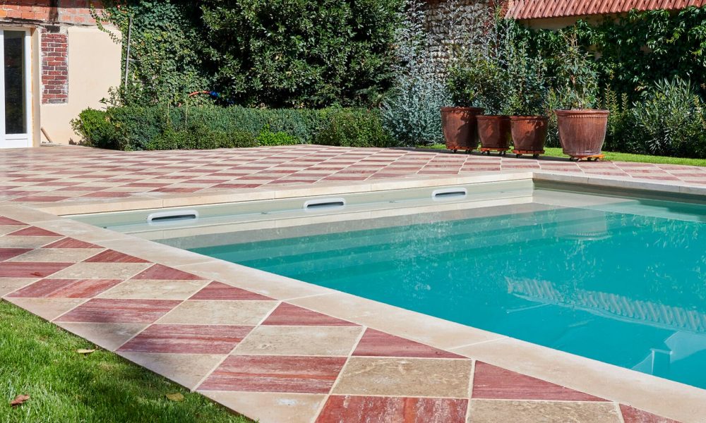 Couloir de nage 16 x 5 m avec double fond plat.