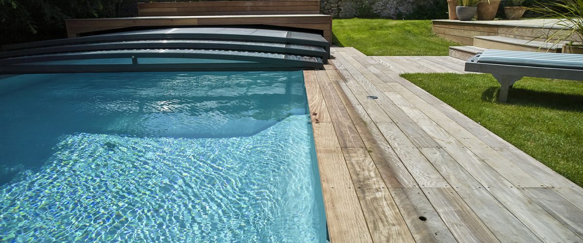 Piscine de 4,50 x 9,50 m avec électrolyse au sel et régulation automatique du pH