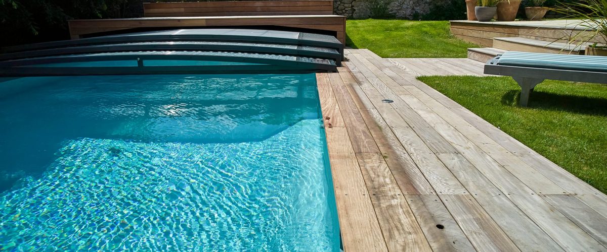 Piscine de 4,50 x 9,50 m avec électrolyse au sel et régulation automatique du pH