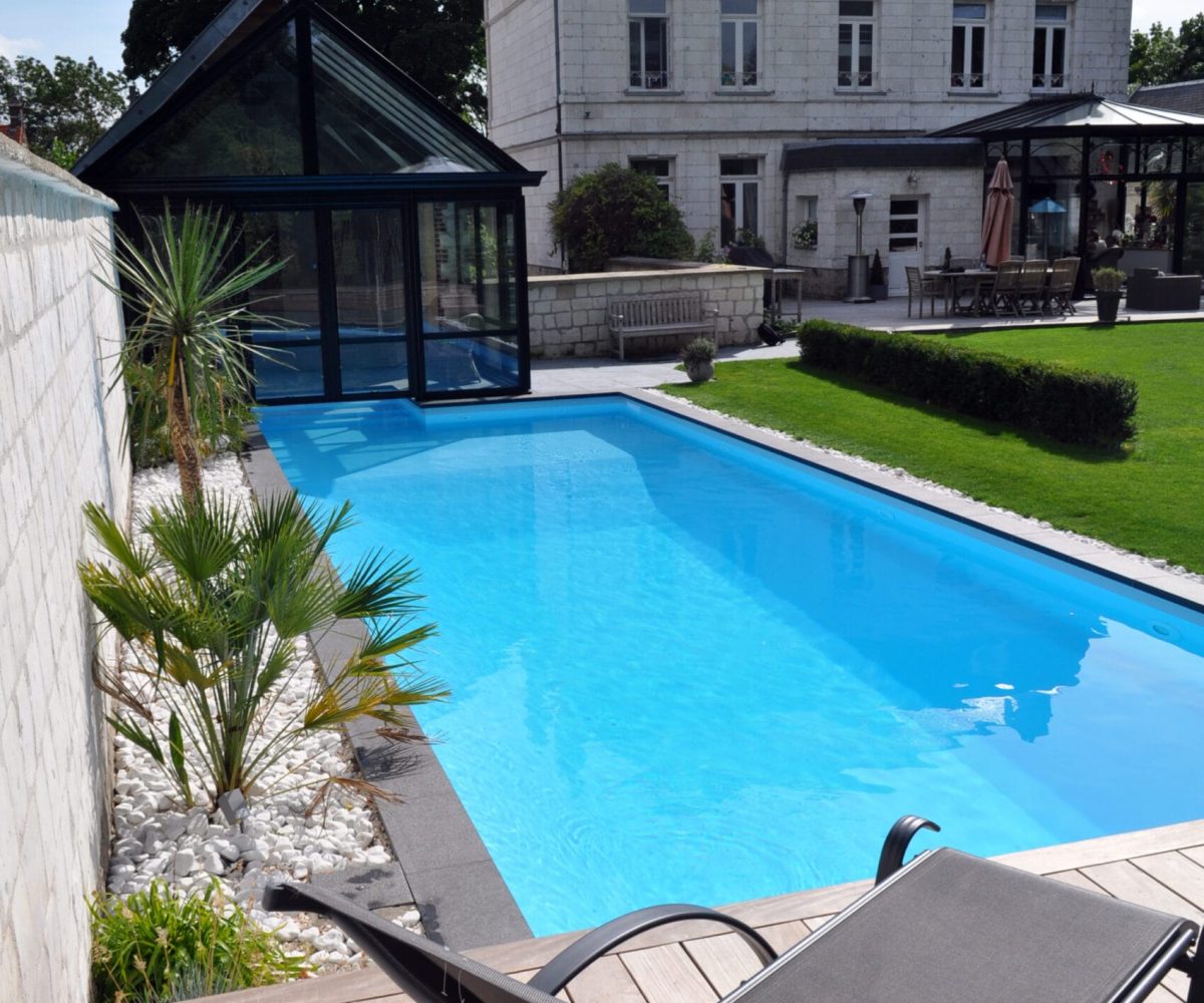 Piscine extérieure contemporaine - Réalisation Delalande Piscines & Spas