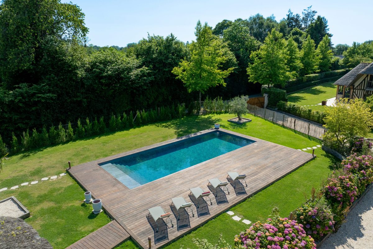 Piscine extérieure avec une profondeur de 1,50m avec un liner Ardoise - Réalisation Delalande Piscines & Spas