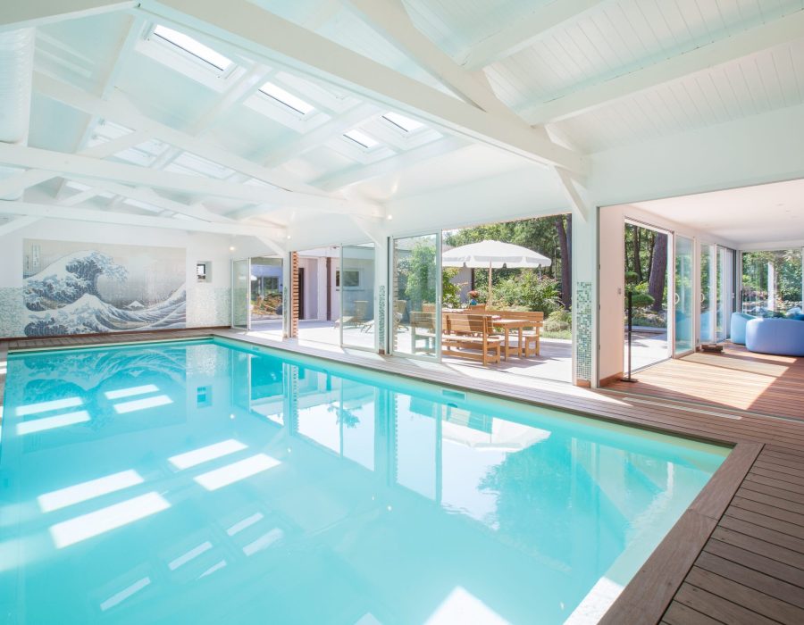 Piscine intérieure en eau verte