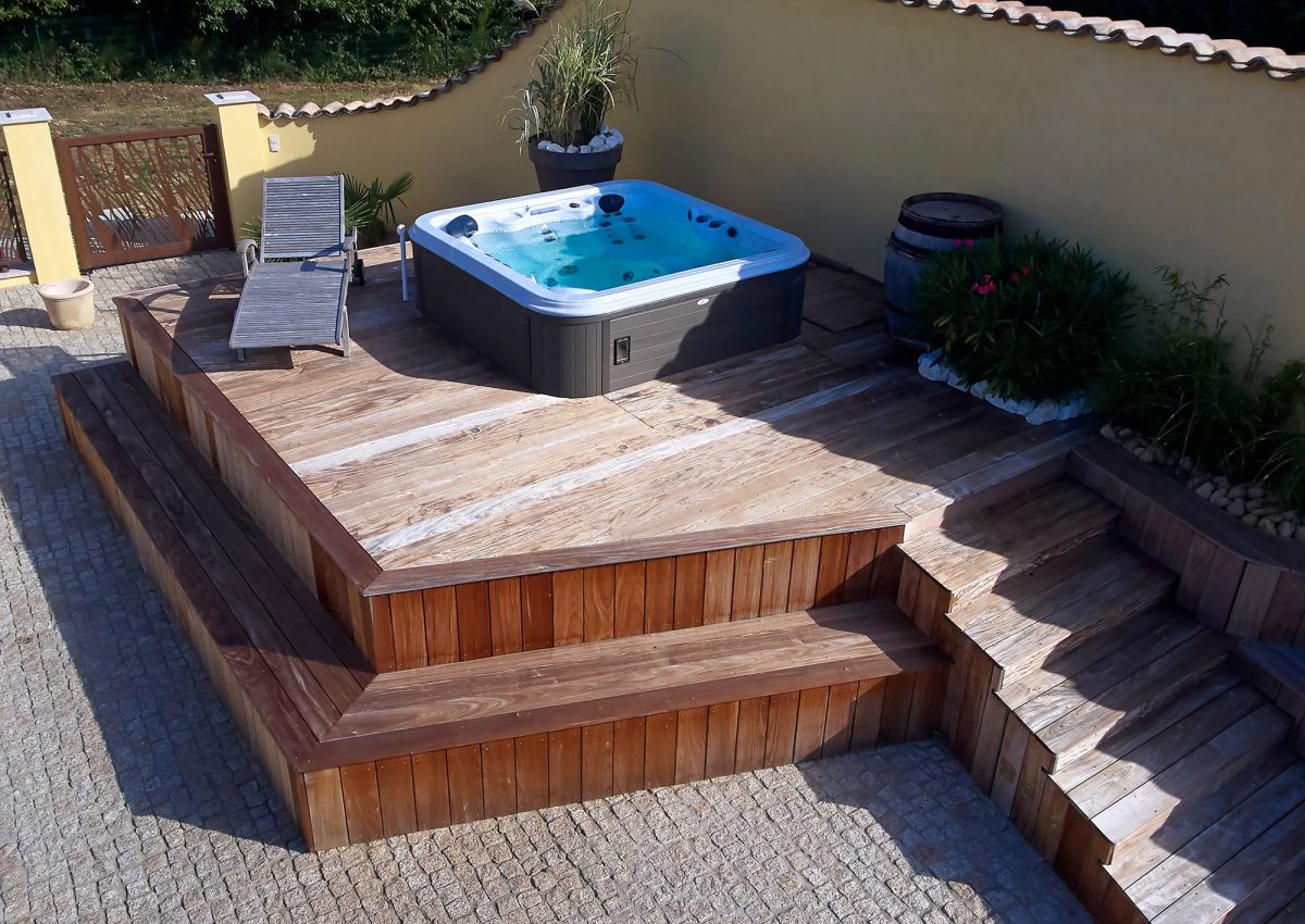 Spa 4 places avec aromathérapie et traitement de l’eau par ozonateur