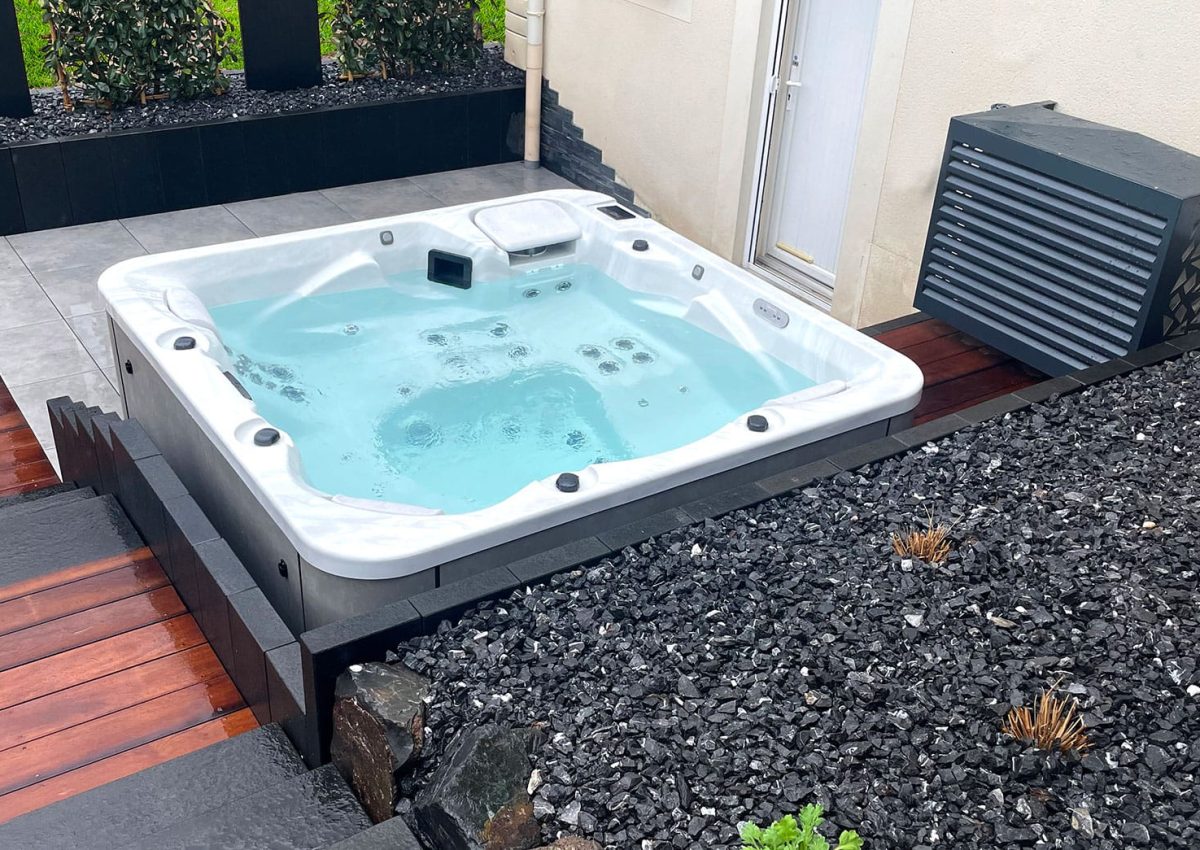SPA hors-sol Privilège xl5 OEWEO installé en exterieur