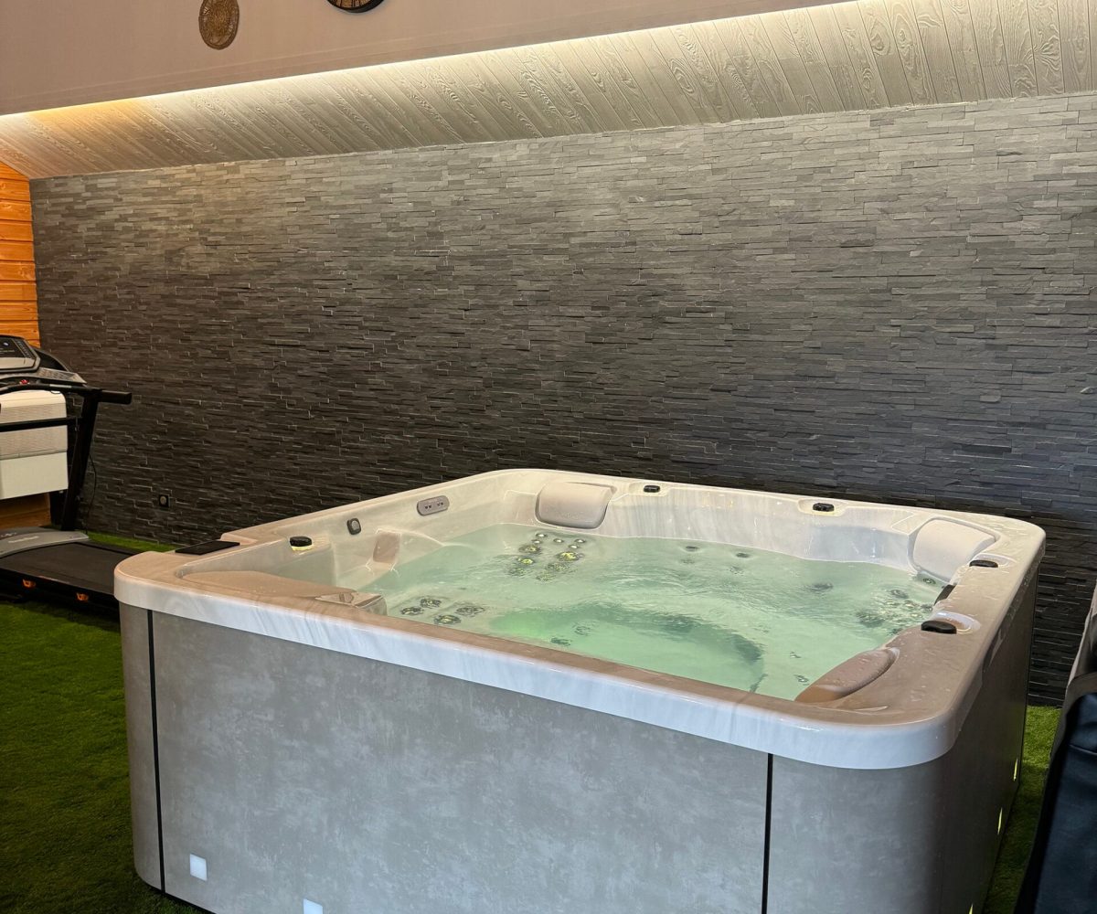 Spa XL5 OEWEO - jusqu'à 6 places dont une allongée - Réalisation Catusse Piscines & Spas